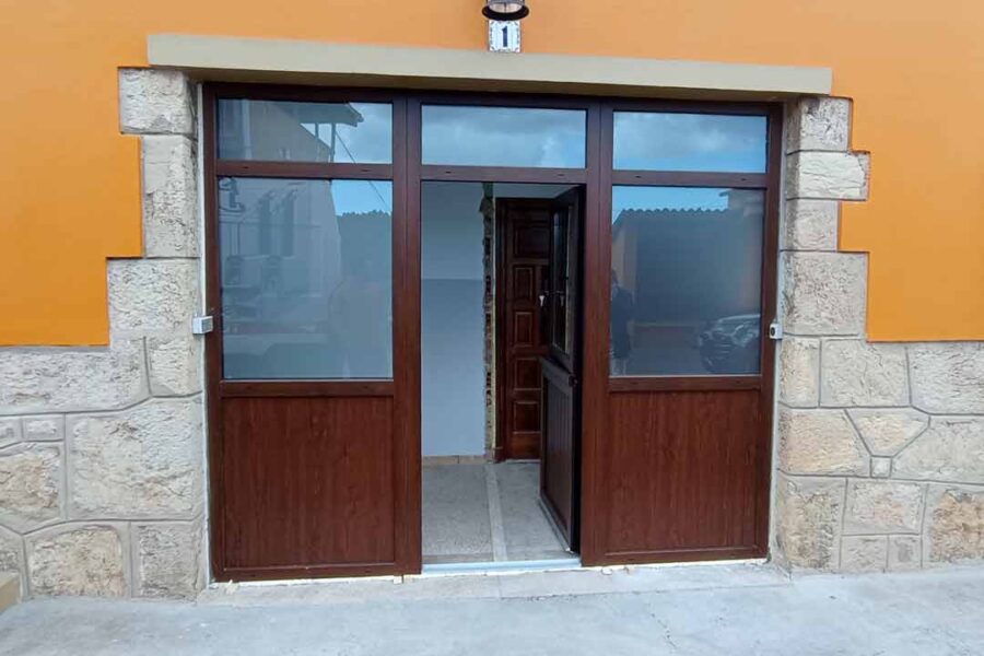 Puertas de entrada de Aluminio Sobrinos J Moreno Avilés, Asturias