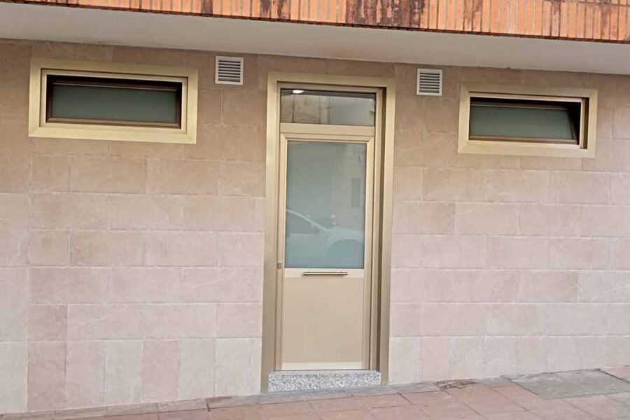 Puertas de entrada de Aluminio Sobrinos J Moreno Avilés, Asturias